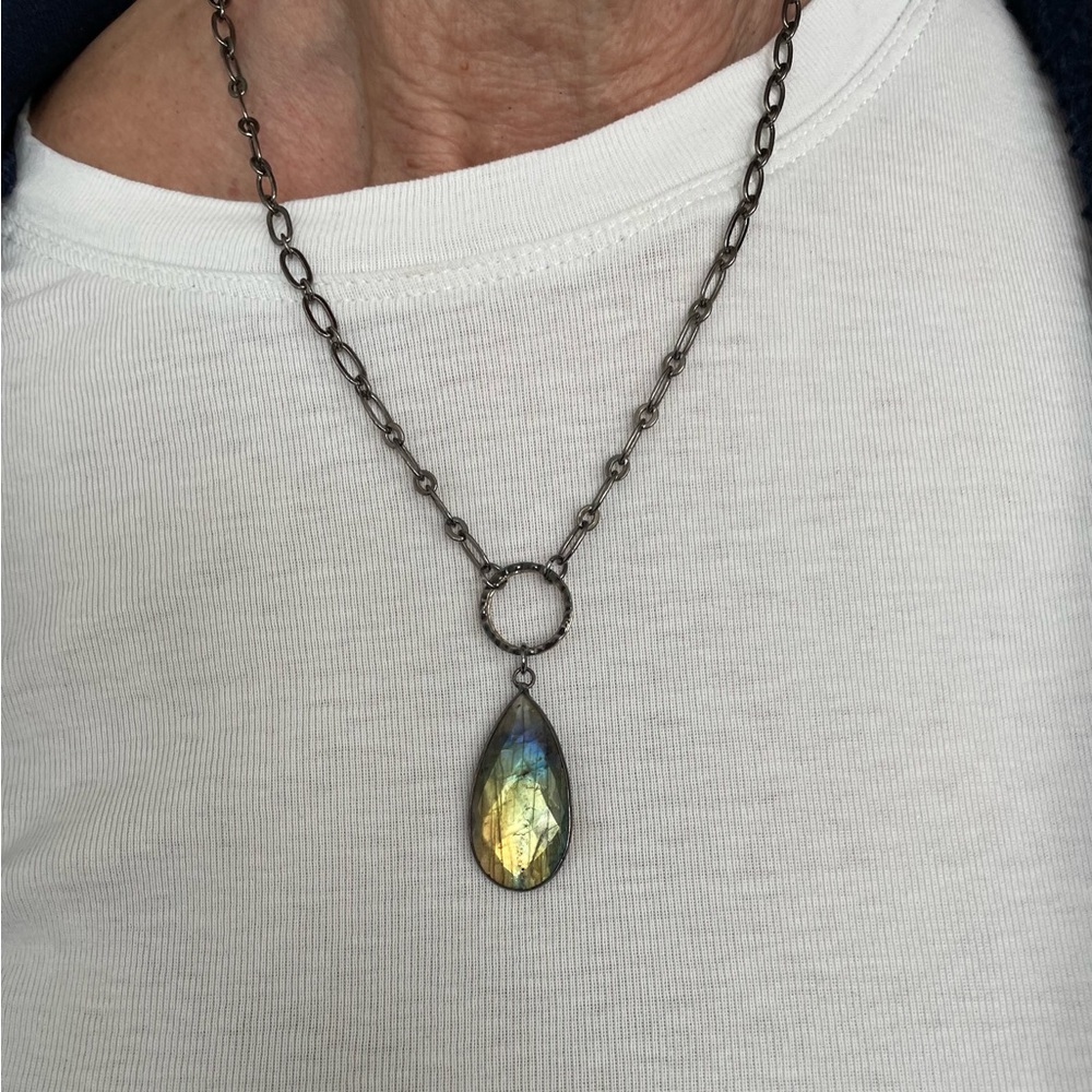 Labradorite pendant necklace. 17”